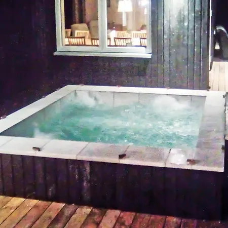 Four-bedroom In بيت للعطل *