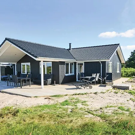 بيت للعطل Four-bedroom In Vestervig