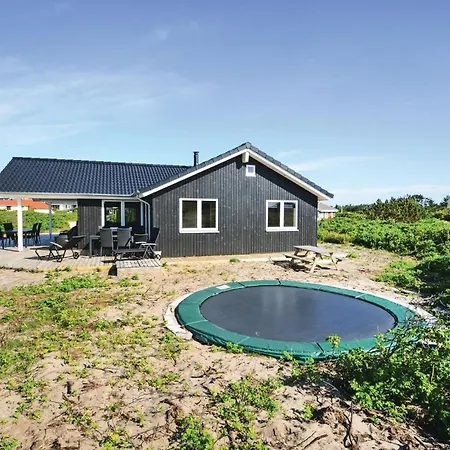 بيت للعطل Four-bedroom In