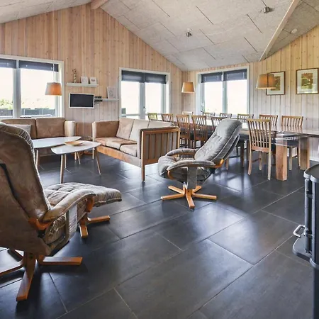 بيت للعطل Four-bedroom In *